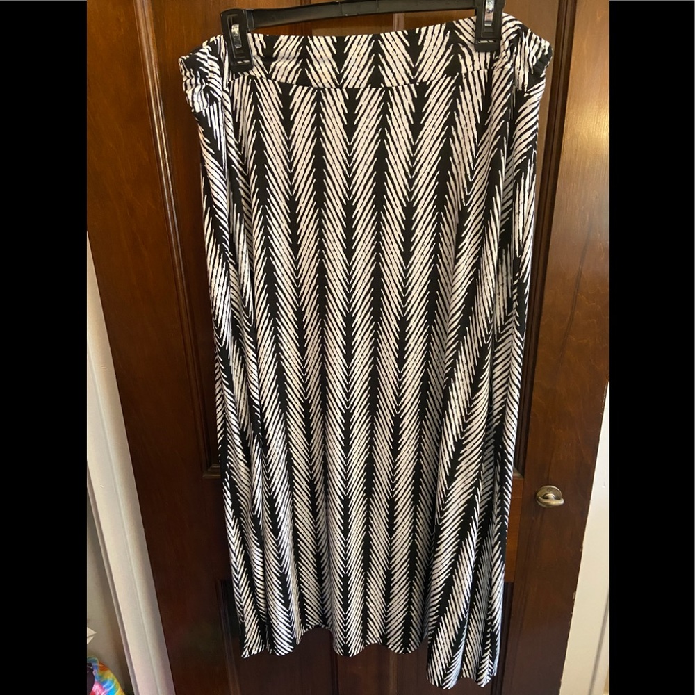 Liz Claiborne Long Skirt - Petite XL, Like New.